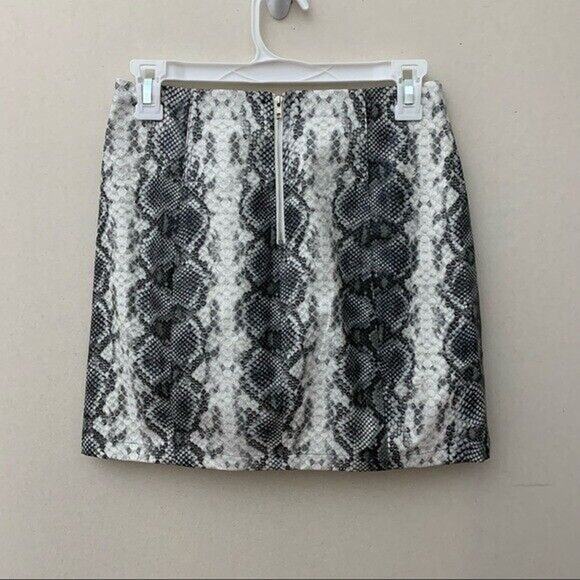 NWT Le Lis Gray Snakeskin Vinyl Like Vegan Leather Mini Skirt Size Small - Picture 3 of 4